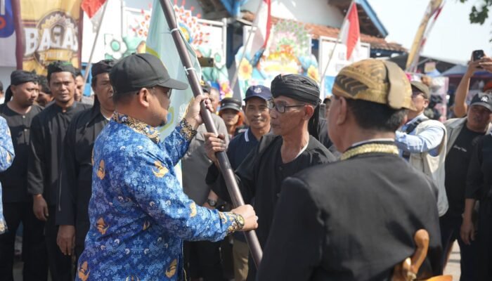 Bupati Hadiri Baritan Asemdoyong ke-68: Simbol Syukur dan Ruwat Budaya Nelayan Pemalang