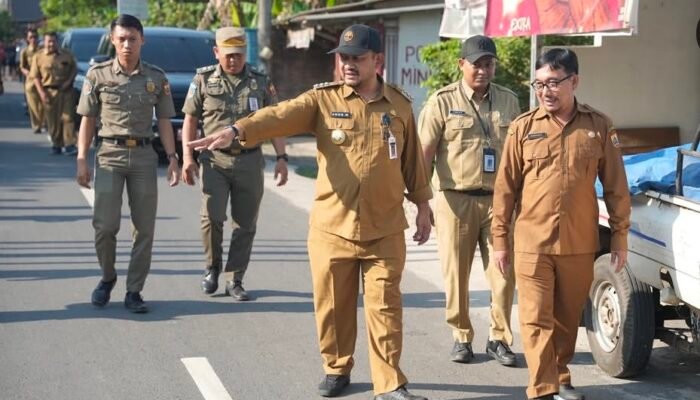 Genjot Ekonomi Warga, Bupati Pemalang Cek Langsung Proyek Jalan dan Drainase