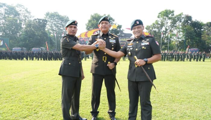 Tongkat Komando Yonif 400/Banteng Raiders Berganti, Pangdam IV/Diponegoro Titip Pesan Sakral