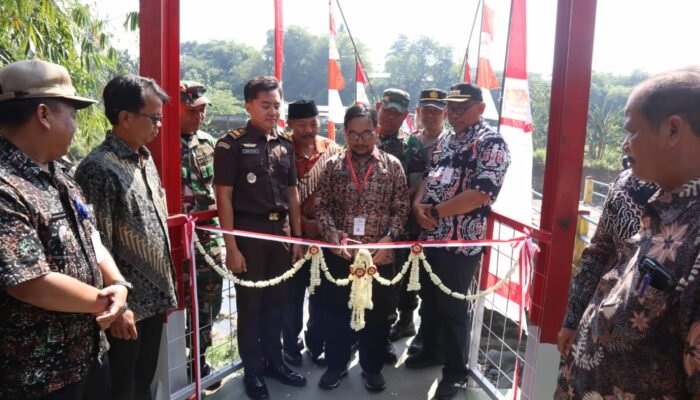 Wakili Bupati, Kadis PUPR Joko Tri Asmoro Resmikan Jembatan Perintis Garuda Sikasur!