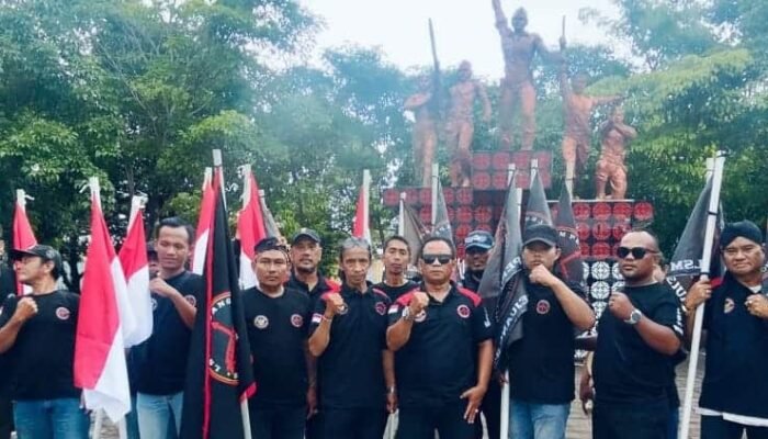 LSM Pejuang 24 Gelar Aksi Simpatik, Berikan Dukungan untuk KPK dan Polresta Pekalongan.