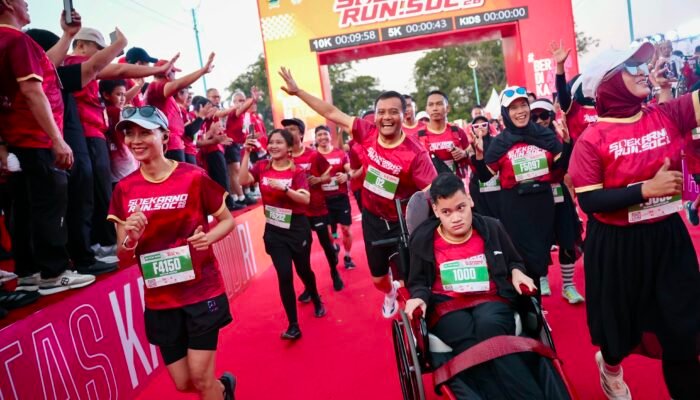 Berlari Dorong Kursi Roda Putranya, Ahmad Luthfi Tebarkan Semangat Inklusivitas di Soekarno Run 2026