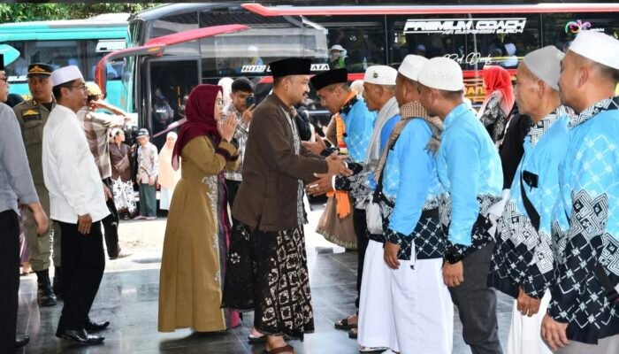 Perjuangan Suci Usai, Bupati Pemalang Sambut  Ratusan Jemaah Haji Tiba di Kampung Halaman