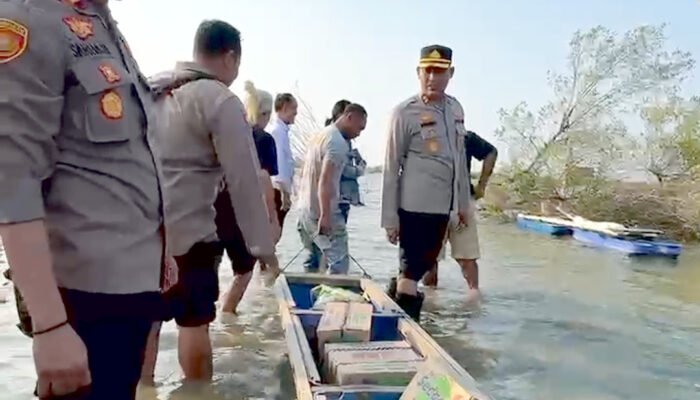 Rumah Siti Rokhanah Terendam Banjir Rob, Kapolres Kendal: Untuk Sementara Akan Kita Carikan Rumah Kontrakan