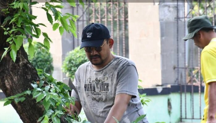 Jumat Bersih, Bupati Anom Widiyantoro Memulihkan Ruang Hidup Kota