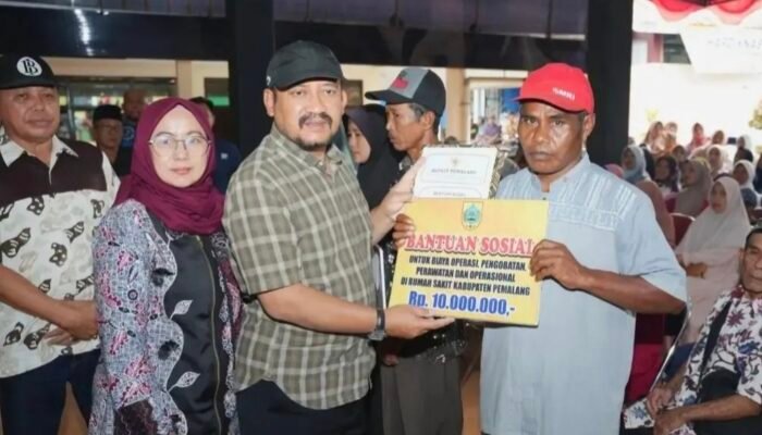 Cair Tunai! Bupati Pemalang Salurkan Rp660 Juta Bansos DBHCHT untuk Seribu Lebih Warga Watukumpul