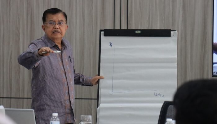 Jusuf Kalla: Krisis Ekonomi dan Politik Tidak Bisa Dipisahkan, Universitas Harus Hadir Memberikan Solusi