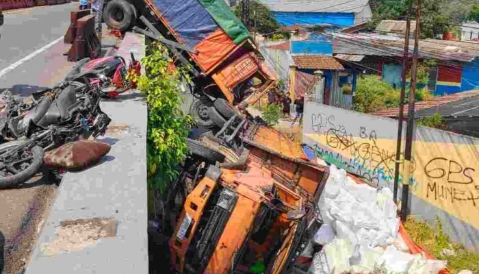 Dua Truk Rem Blong Terjun dari Flyover Kretek Paguyangan,  Begini Kronologinya