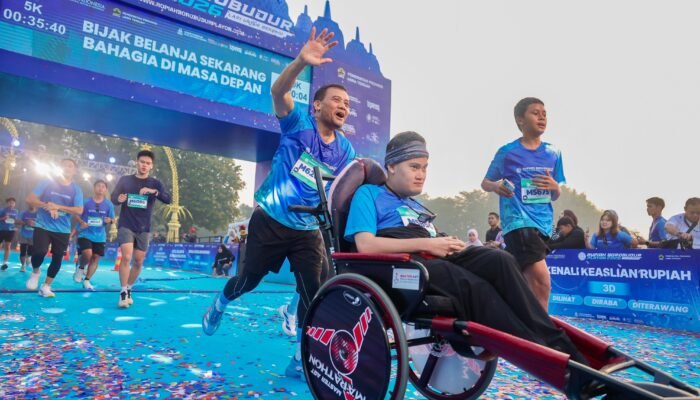 Kembali,Gubernur Jateng Dorong Kursi Roda Putra Kesayangannya di Lari Borobudur