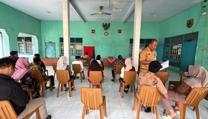 Jemput Bola, Camat Comal Genjot Layanan Adminduk Lansia hingga Pemilih Pemula