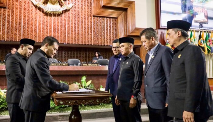 Ketuk Palu! DPRD Setujui APBD Jateng 2025, Sektor Investasi Jadi Penyelamat Fiskal