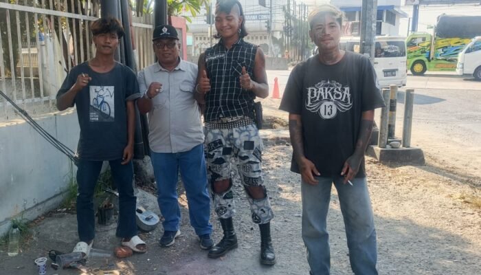 Sering Mangkal di Lampu Merah Blandong, Anak Punk Dipantau Langsung Camat Comal