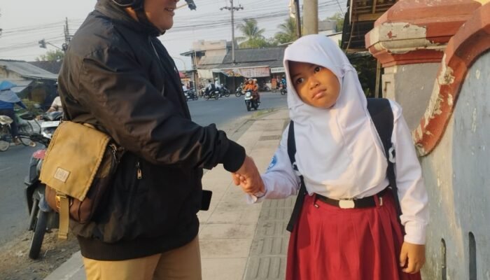 Camat Comal Galakkan Gerakan Ayah Mengantar Sekolah (GAMAS) Untuk Membangun Karakter Anak dan Ketahanan Keluarga di Pemalang