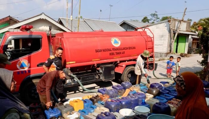 16 Daerah Jateng Siaga Kekeringan, 3,2 Juta Liter Air Bersih Dikucurkan