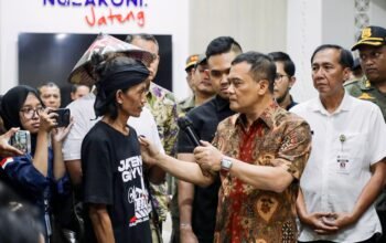 Gubernur Luthfi Buka Rumah Rakyat, Sediakan Puluhan Truk Angkut Tebu Petani Blora
