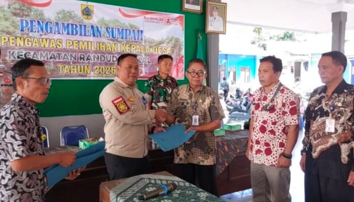 Lantik Tim Pengawas Pilkades, Camat Randudongkal Tekankan Integritas dan Netralitas
