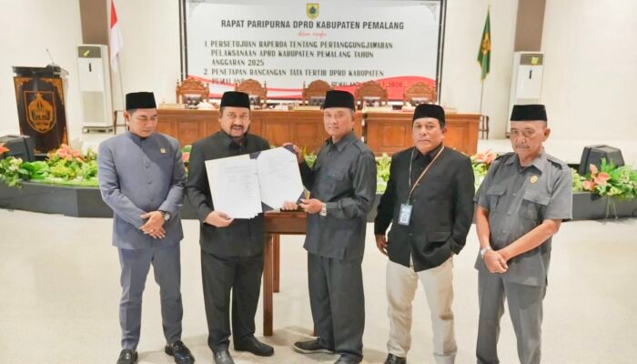 Ketok Palu! Bupati dan DPRD Pemalang Sepakati Raperda APBD 2025