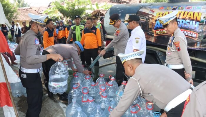 Brondong Dicekam Krisis Air! Polres Pekalongan Turun Langsung Atasi Dampak Kemarau