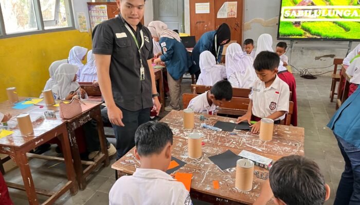 Aksi Keren Mahasiswa Undip Suntik Literasi Keuangan Anak Lewat Celengan Ceria