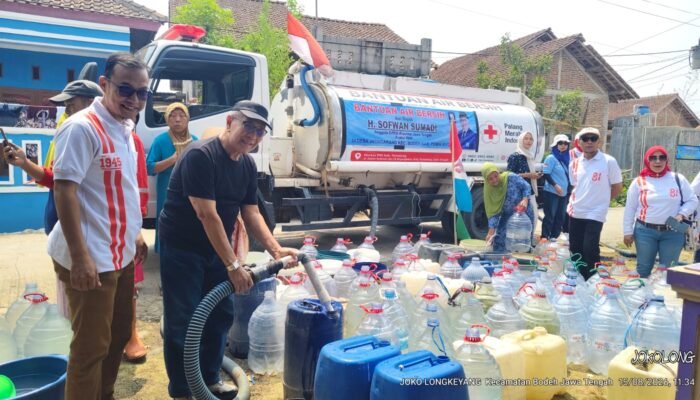 Krisis Air Bersih, H. Sofwan Sumadi Legislator PAN Jateng Sigap Kirim 5 Truk Tangki ke Desa Jatingarang