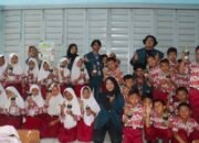 Manfaatkan Botol Bekas, Mahasiswa KKN Undip Kenalkan Semi Hidroponik ke Siswa SD