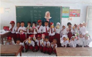 Kreatif! Mahasiswi Undip Kenalkan Dunia Logistik ke Anak-Anak Pemalang Lewat Dongeng