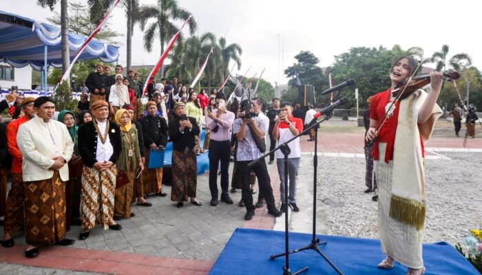Getar Biola Cicit WR Soepratman Guncang Hari Jadi Jateng! Antea Hidupkan Karya Abad Silam