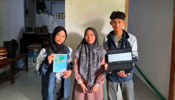 Dari Buku Kas ke Excel: Mahasiswa KKN Undip Bawa Madrasah Nurul Huda Menuju Era Digital!