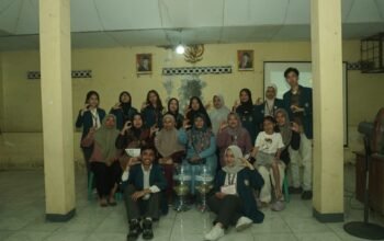 Sulap Sampah Jadi Cuan! Mahasiswa KKN Undip Ubah Galon Bekas Jadi Pupuk Subur di Pemalang