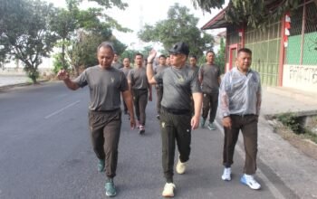 Solid! Dandim Pemalang Ajak Prajurit Jalan Sehat 7 Km Untuk Jaga Kebugaran