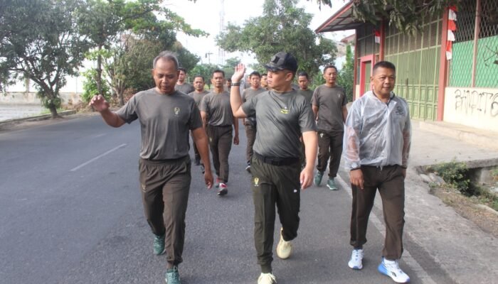 Solid! Dandim Pemalang Ajak Prajurit Jalan Sehat 7 Km Untuk Jaga Kebugaran