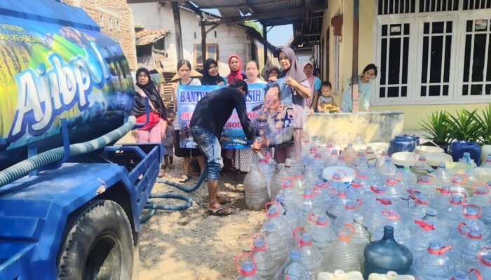 Aksi Nyata Perwira Polda Jateng Lepas Dahaga Warga Pemalang yang Kekeringan di Desa Jatingarang