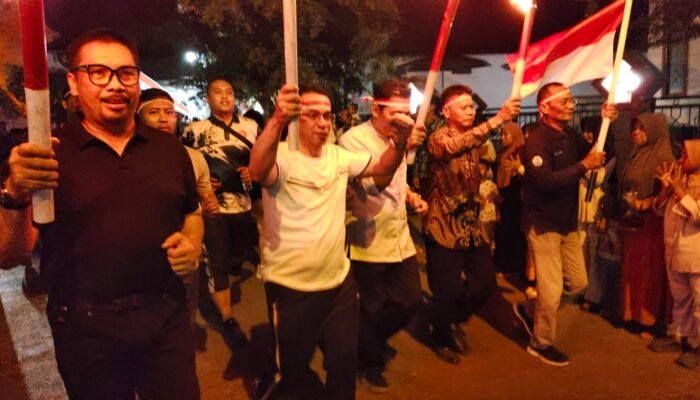 Gelora Merdeka di Comal: Rizal Bawazier Kobarkan Tradisi Estafet Obor, Alat Pemersatu Berhadiah Kambing