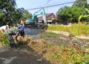 Dandim 0711/Pemalang Pimpin Karya Bakti Sambut HUT TNI ke-81 dan HUT Kodam IV/Diponegoro ke-76 Bersama Warga.