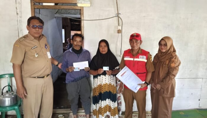 Camat Belik Salurkan Bantuan Rumah Kebakaran Dusun Wadas Malang