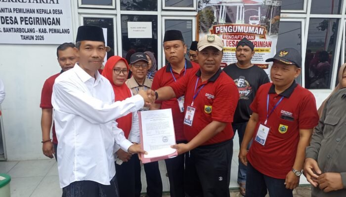 Diantar Ribuan Warga, Duhari Daya Resmi Daftar Calon Kades Pegiringan