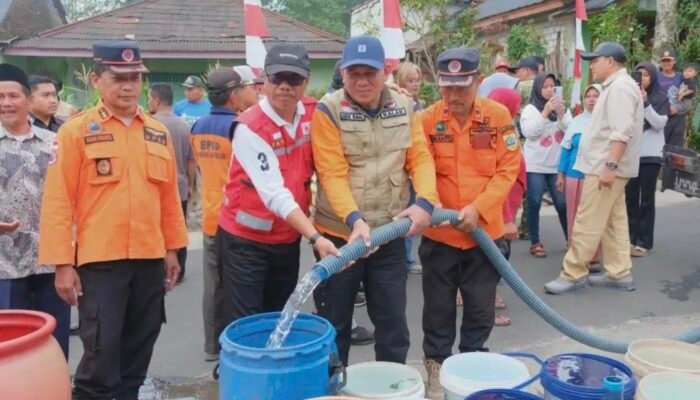 Aksi Gercep Plt Bupati Pemalang Gelontor Ribuan Liter Air Bersih ke Desa Terdampak Kekeringan