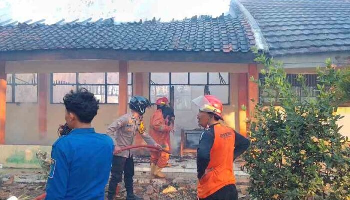 7 Ruang Kelas Sma N 1 Bantarkawung Terbakar, Kerugian Ditaksir Capai Rp2 Miliar Lebih
