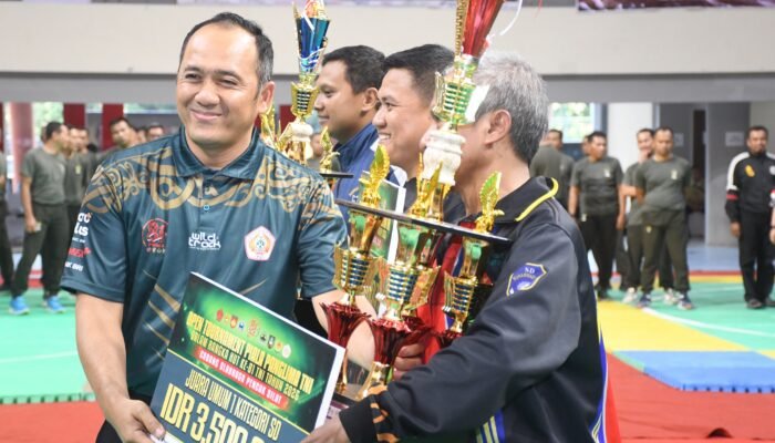 Pangdam IV/Diponegoro Tutup Turnamen Pencak Silat Piala Panglima TNI 2026!