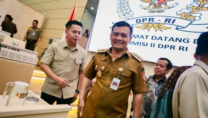 Belasan Juta Ton Padi Jadi Taruhan, Ahmad Luthfi Jaga Sawah Jateng