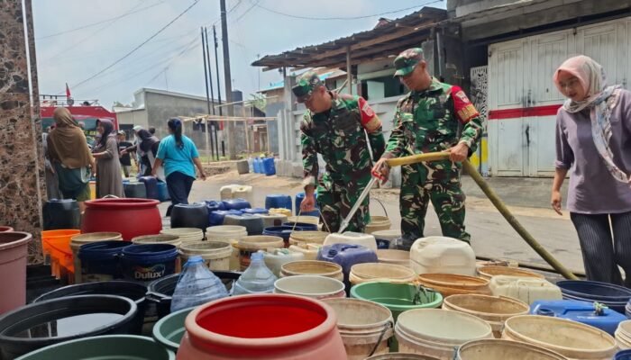 Kodim Pemalang Pasok Air Bersih untuk 105 KK di Pulosari