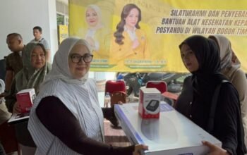 Bertemu Warga di Kelurahan Tajur, Desy Yanthi Utami Sebar Bantuan Alkes ke Posyandu