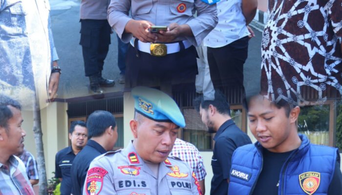 Propam Polres Pekalongan Geledah Seluruh HP Anggota Sat Intelkam  , Usai Apel Pagi.