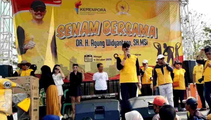 Ribuan Warga Padati Watujaran, Agung Widyantoro Gaungkan Gerakan Hidup Sehat dan Satu Keluarga Satu Sarjana