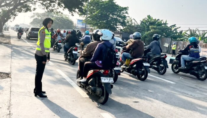 Pantau Pengaturan Arus Lalu-Lintas Pagi Hari, Kapolres Kendal: Bagian Dari Pelayanan Kepolisian Kepada Masyarakat